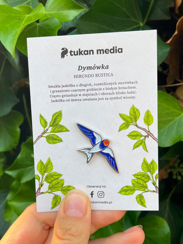 Pin na kartoniku dymówka Tukan Media