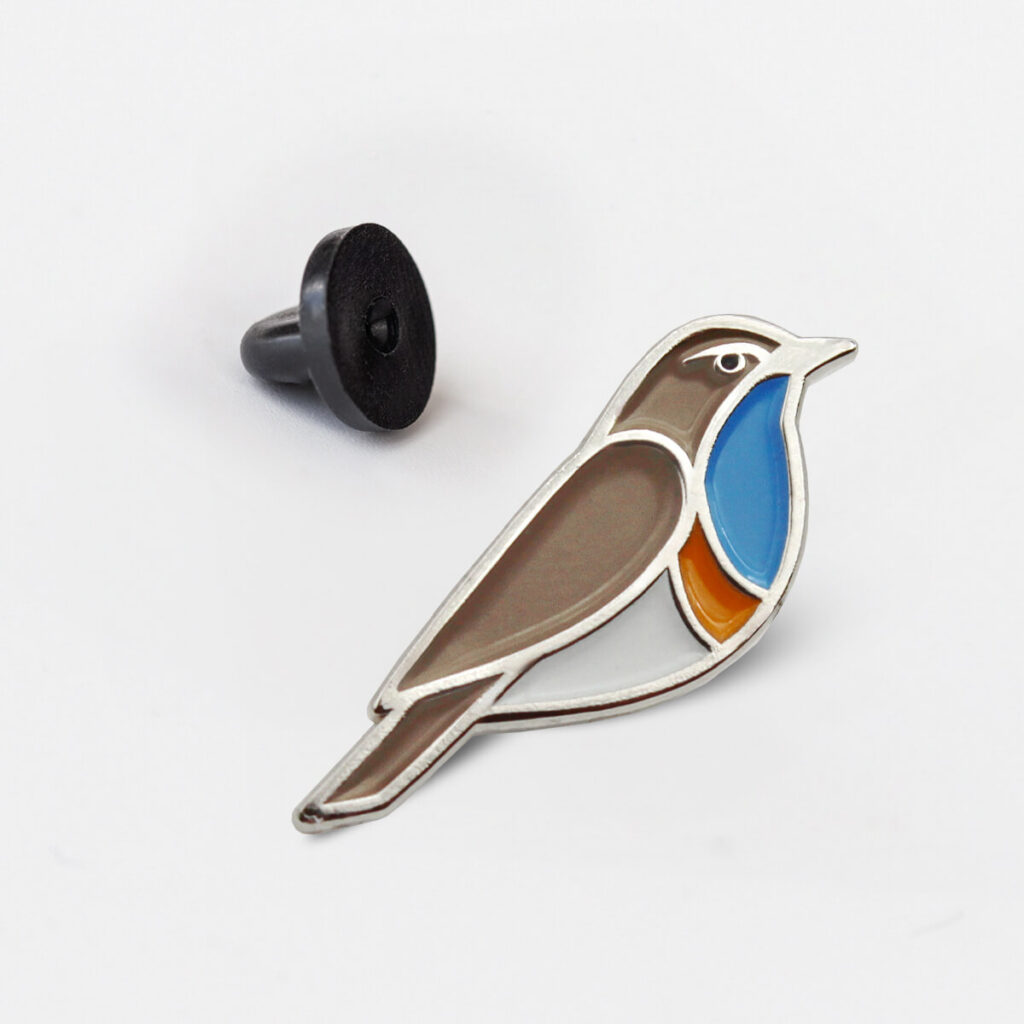 pin podróżniczek zbliżenie